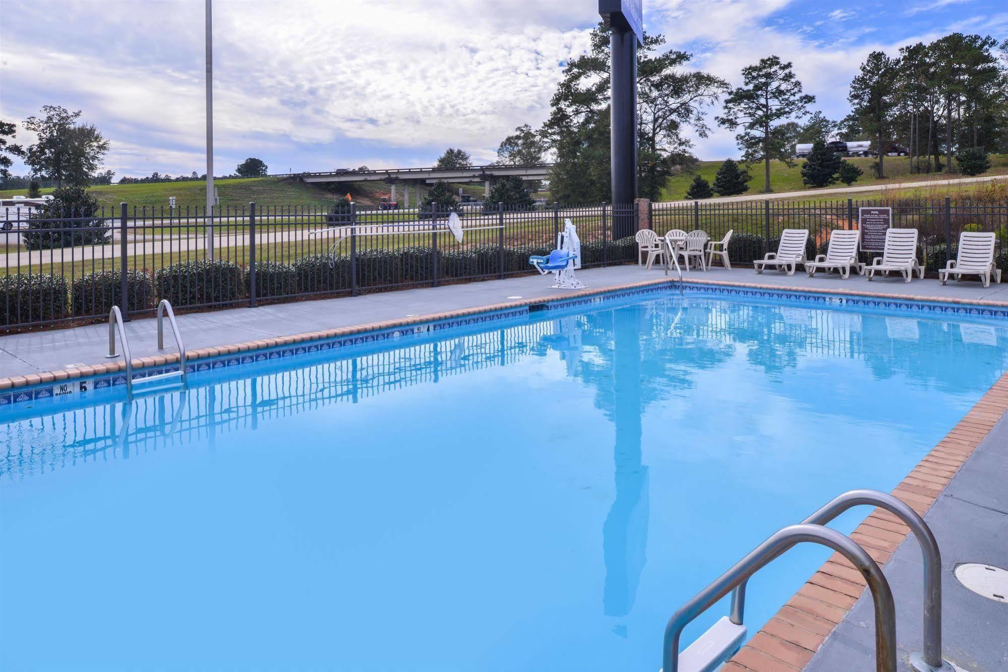 Americas Best Value Inn Wiggins Buitenkant foto