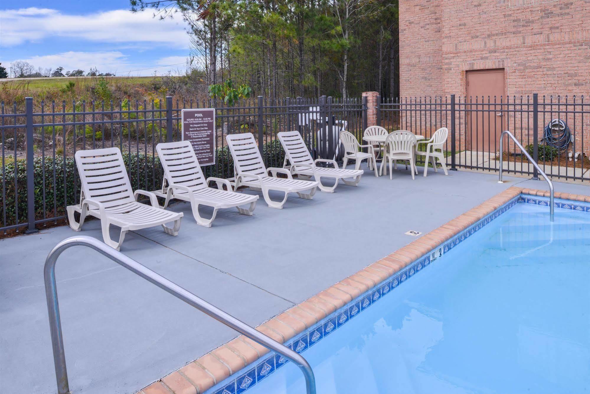 Americas Best Value Inn Wiggins Buitenkant foto