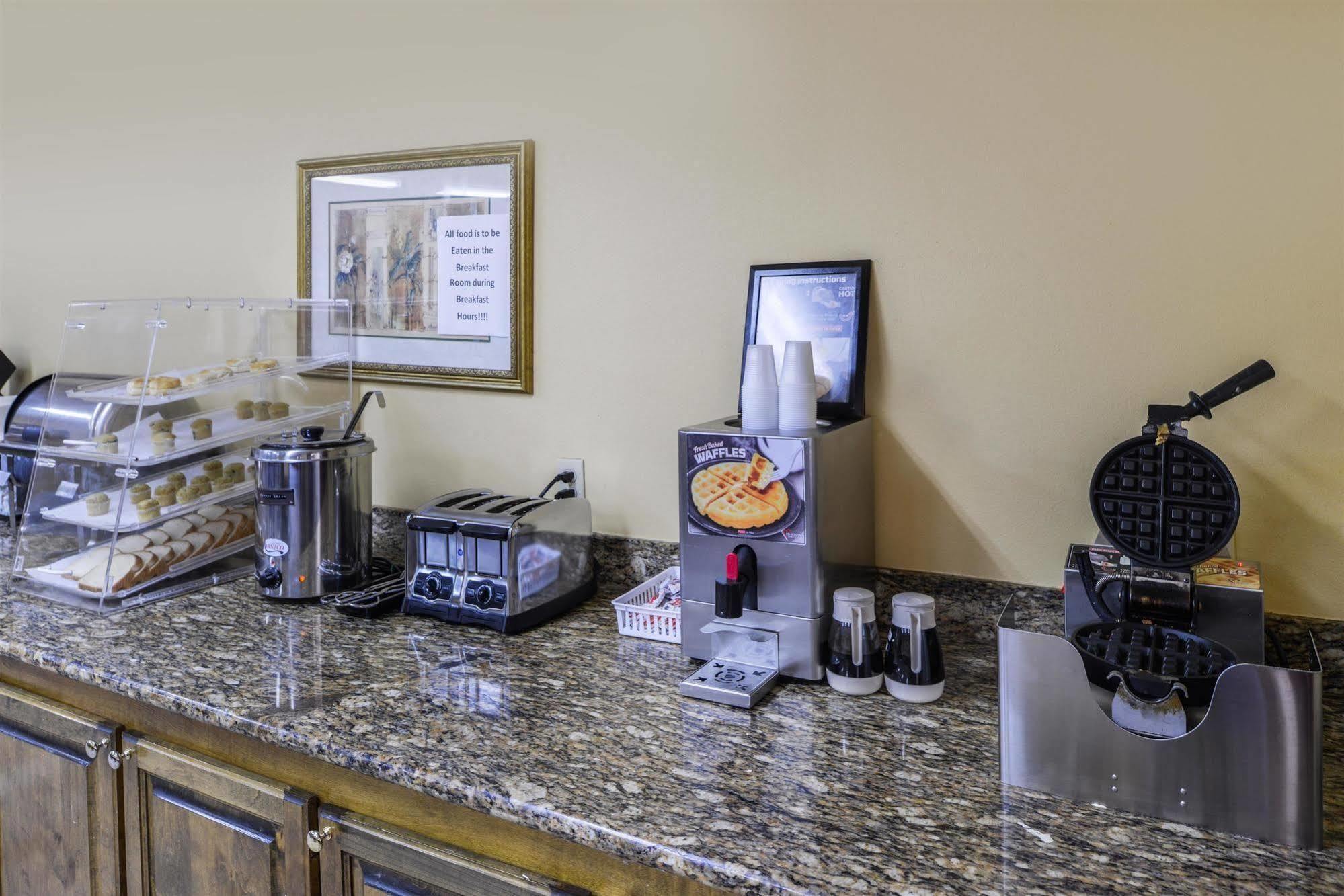 Americas Best Value Inn Wiggins Buitenkant foto